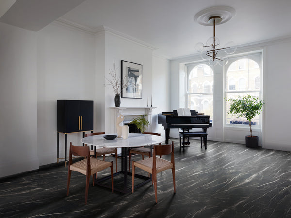 Marazzi Arcadia Black – pavimento effetto marmo nella sala da musica