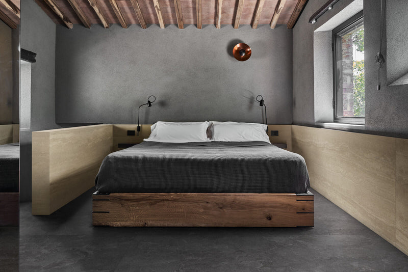 Interno accogliente di una casa con pavimento in gres porcellanato