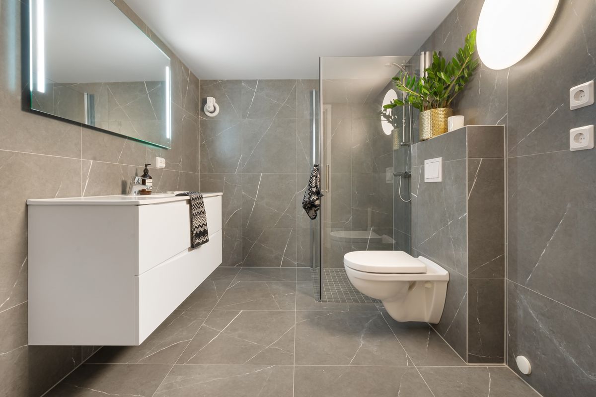 Bagno total look grigio