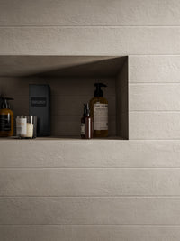 Marazzi Alchimia Grey Wabi – rivestimento in ambientazione