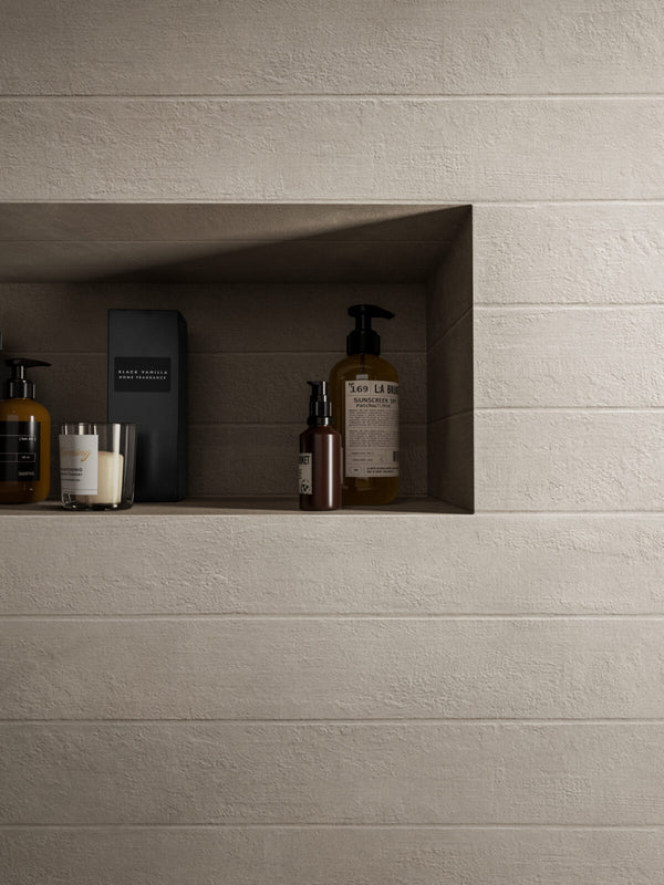 Marazzi Alchimia Grey Wabi – rivestimento in ambientazione