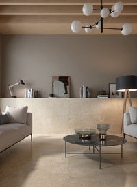 Marazzi Carácter Greige – pavimento effetto pietra in soggiorno