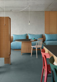 Marazzi Grande Concrete Look Cementum Carbon – pavimento nella zona pranzo