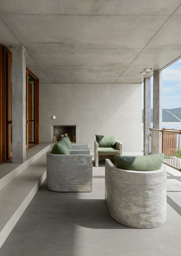 Marazzi Grande Concrete Look Cementum Lead – pavimento e rivestimento sulla terrazza
