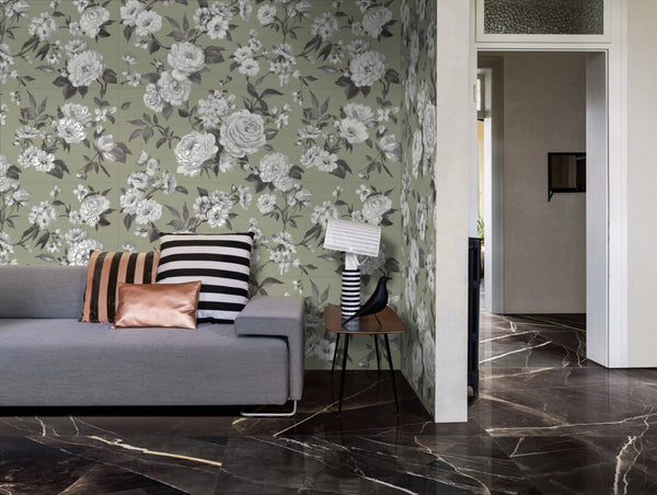 Marazzi Grande Marble Look Calacatta Black – pavimento lucido in soggiorno