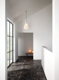 Marazzi Grande Marble Look Saint Laurent – pavimento effetto marmo nel corridoio