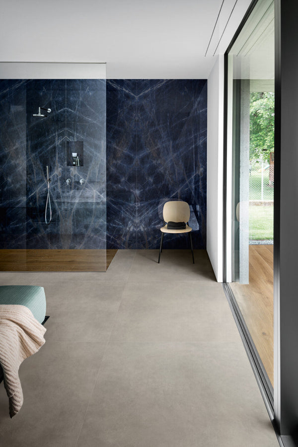 Marazzi Grande Marble Look Sodalite Blu Faccia B – rivestimento bookmatch nella doccia