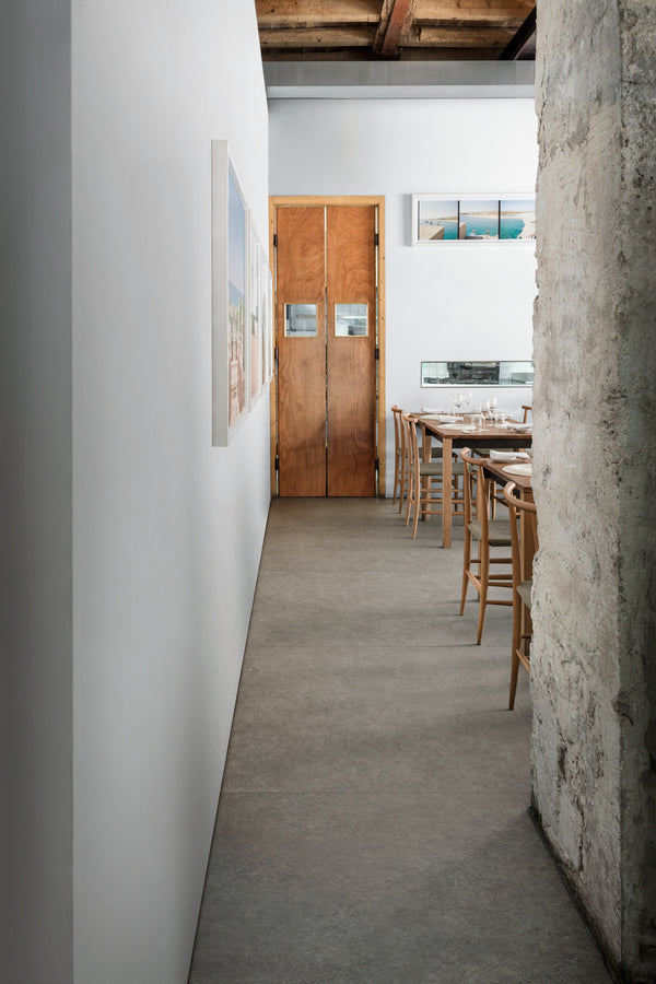 Marazzi Room Antracite – pavimento effetto pietra in bagno