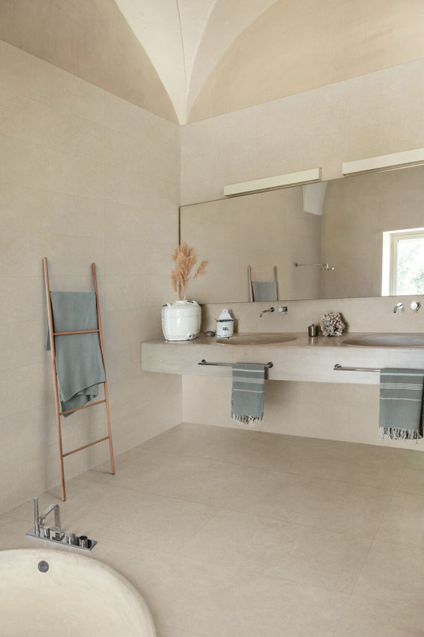 Marazzi Room Taupe – pavimento effetto pietra in bagno
