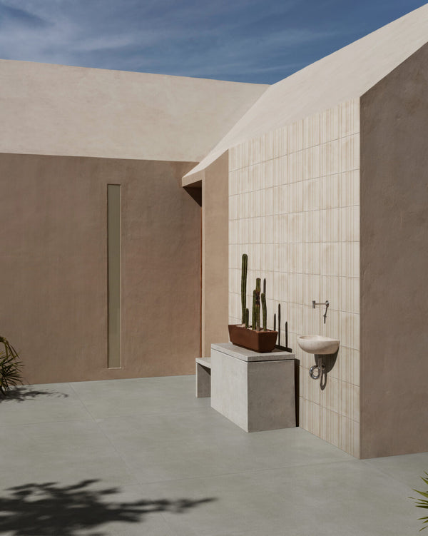 Marazzi Slow Cold Salvia – pavimento strutturato in cortile